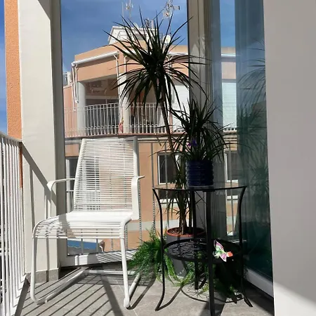 Sea Side Apartment *